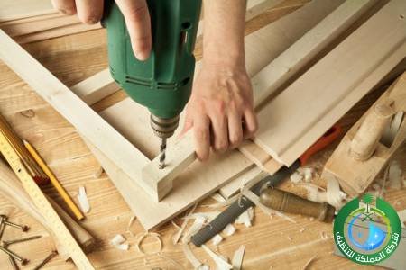 صيانة منازل بالرياض بخصم 25% | المملكة للتنظيف  A-wood-carpenter-in-Riyadh-1